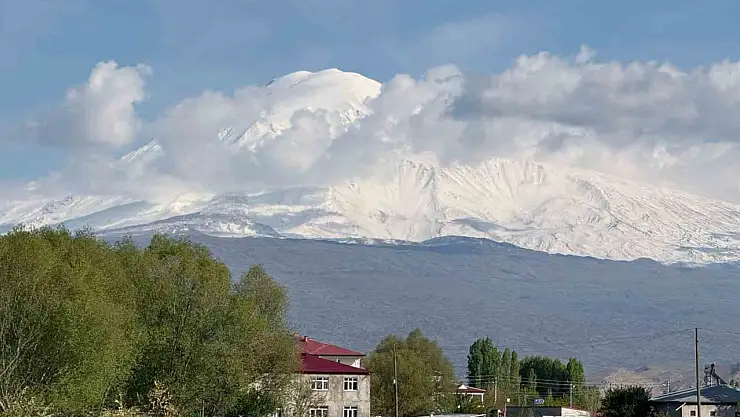 Doğunun Çukurovası Iğdır'da dağlar Nisan'da beyaza büründü