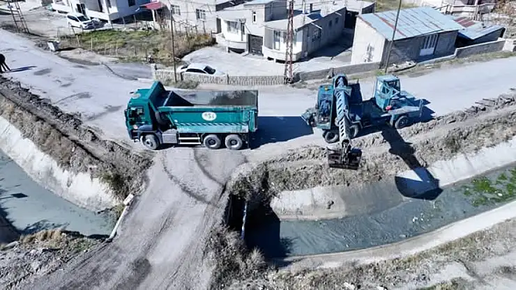 DSİ 17. Bölge Müdürlüğü Ekiplerinden Van Süphan Mahallesi'nde Temizlik Çalışması