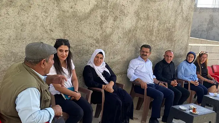 Edremit Belediyesi Eşbaşkanları, Eminpaşa Mahallesi Yol Asfaltlama Çalışmalarını İnceledi