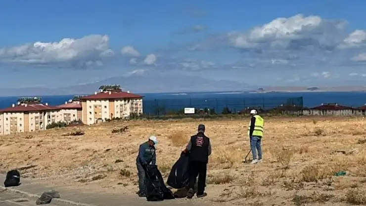 Edremit Belediyesi'nden Temizlik Seferberliği: İlçe Genelinde Kapsamlı Çalışmalar Devam Ediyor