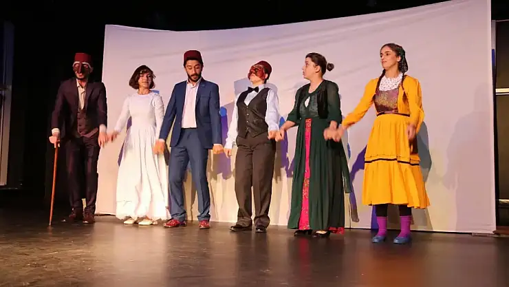 Edremit Belediyesi Personeline Kürtçe Tiyatro Gösterimi