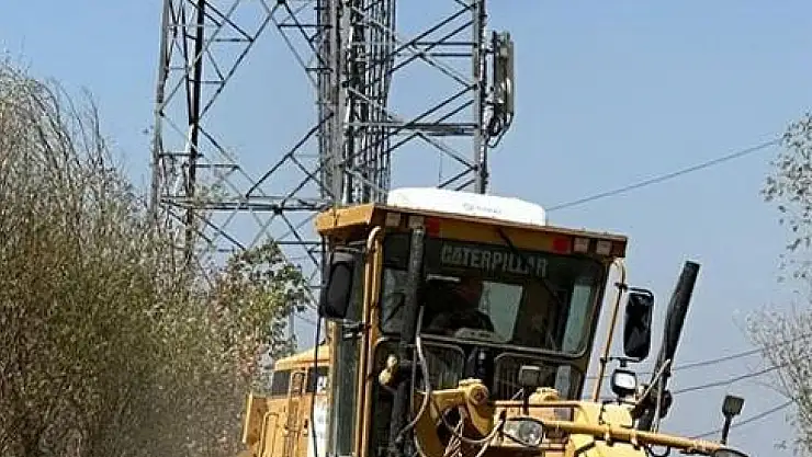 Edremit Belediyesi Yol Çalışmalarıyla İlçeyi Yeniliyor