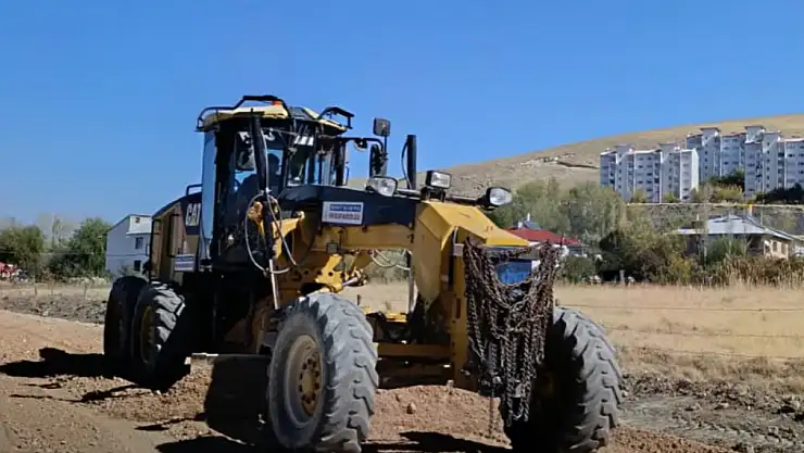 Edremit'in Dört Bir Yanında Yol Çalışmaları Aralıksız Sürüyor