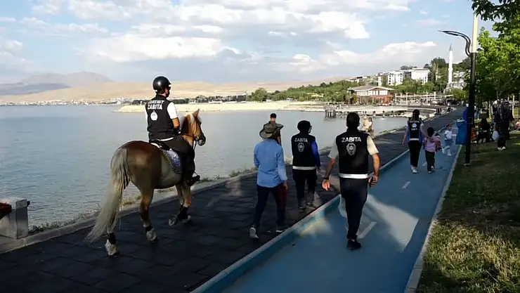 Edremit'te Atlı Zabıta Uygulaması Başladı, Güvenlik ve Eğlence Bir Arada