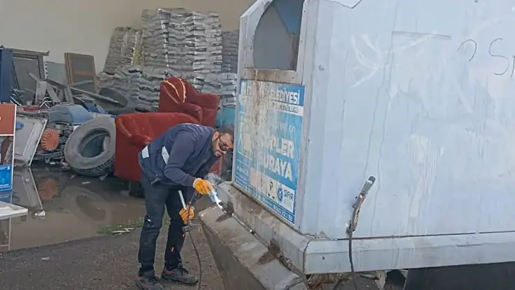 Edremit'te Çöp Konteynerlerinde Bakım ve Yenileme Çalışması