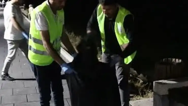 Edremit'te Temizlik Çalışmaları Gece Gündüz Devam Ediyor