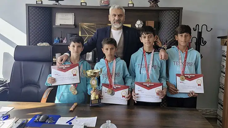 Edremit'te TESKOMB Süphan Ortaokulu, Kros Yıldız Erkekler'de il birincisi oldu!