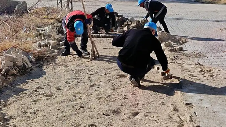 Edremit'te Ulaşım Konforu Artıyor: Yol Çalışmaları Hız Kesmeden Sürüyor