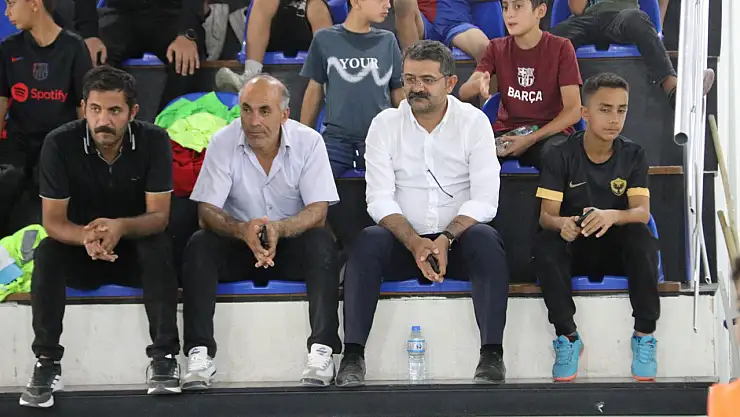 Edremit'te Yaz Spor Okulu Genç Sporcuları Eşbaşkan Komi Ziyaret Etti
