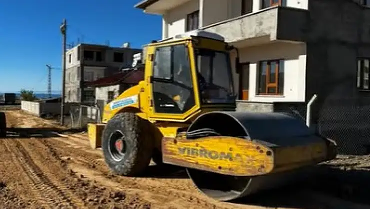 Edremit'te Yol ve Parke Onarım Çalışmaları Devam Ediyor