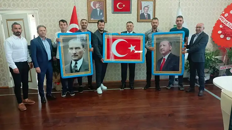 Eğitim Gücü Sen Iğdır İl Başkanı Cafer Tayyar Özoğul ve Ekibinden Rektör Gürel'e Hayırlı Olsun Ziyareti