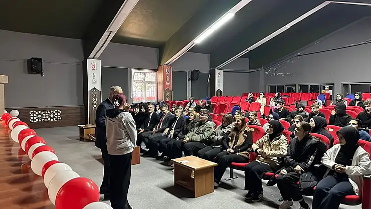 Eğitimci Yazar Ali Erkan Kavaklı, Pazaryolu Öğrencileriyle Buluştu