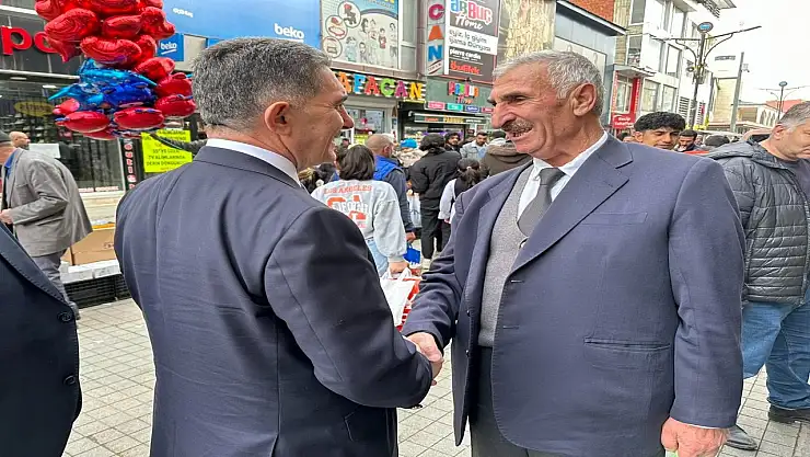 Ekrem Çelebi Ağrı'da vatandaşlarla bayramlaştı