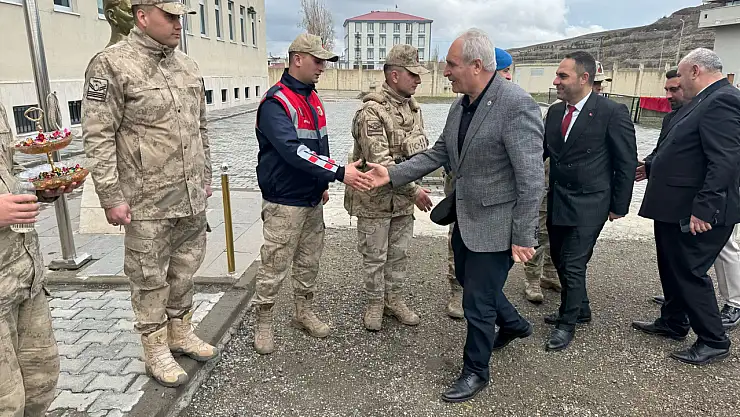 Eleşkirt Belediye Başkanı Yakut, bayramda görev başında olan personeli unutmadı