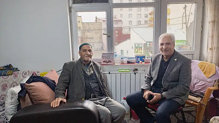 Eleşkirt Belediye Başkanı Yakut'tan, ulu çınarlara bayram ziyareti