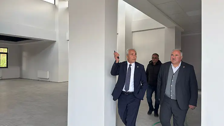 Eleşkirt Belediyesi, kendi kaynaklarıyla inşa ettiği yeni otogarda sona yaklaşıyor