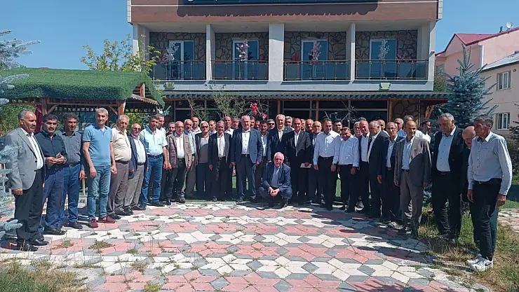 Eleşkirt'te muhtarlar ve yerel yöneticiler bir araya geldi