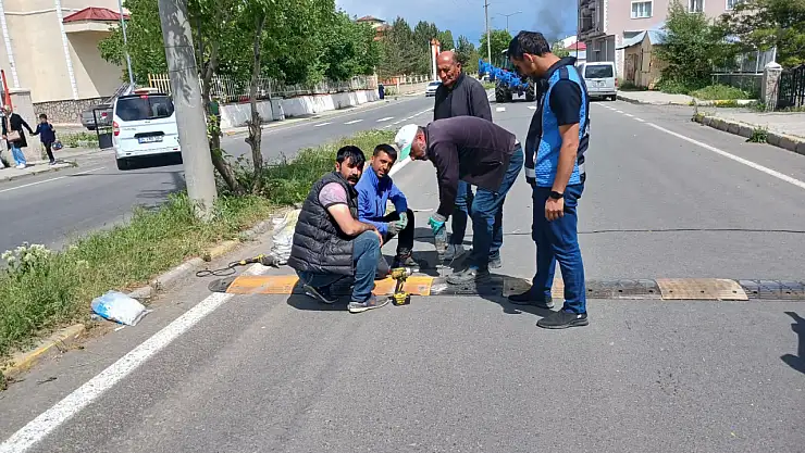 Eleşkirt'te okulların önüne hız kesiciler yerleştirildi