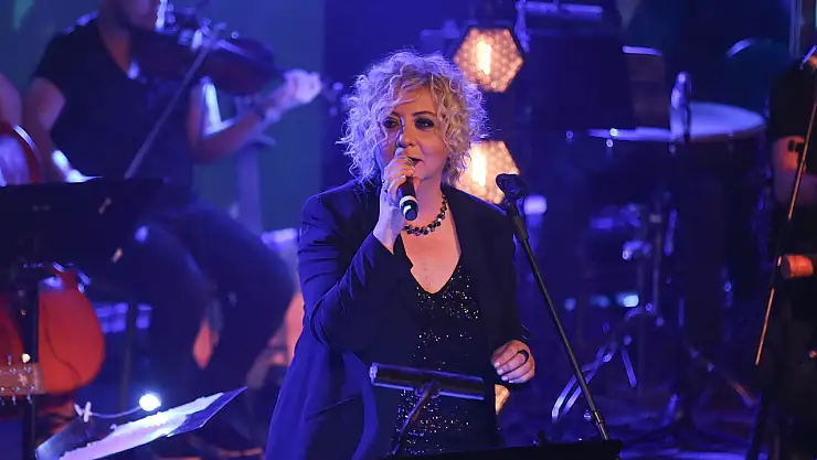 Elif Yakarçelik kimdir?