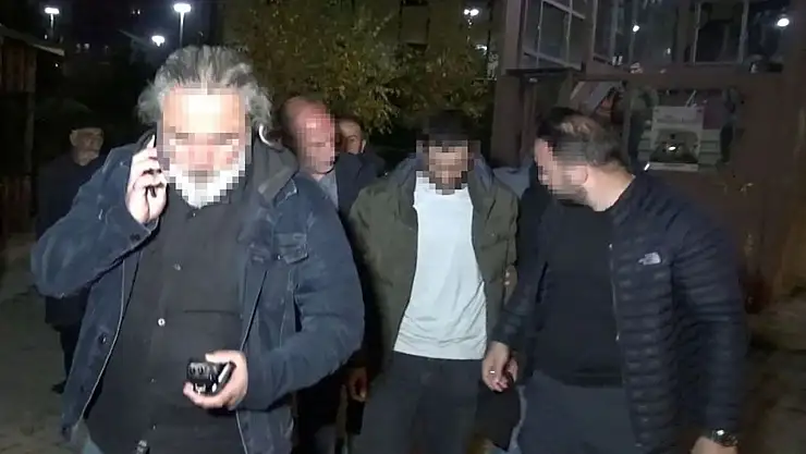 Emniyet Müdürlüğü'ne girmeye çalışan kardeşler inşaat malzemeleriyle yakalandı