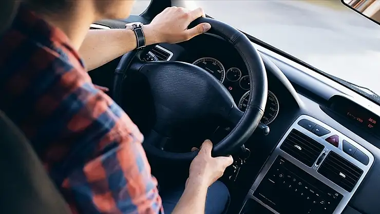 Emniyetten uzun yol sürücülerine yol hipnozu uyarısı