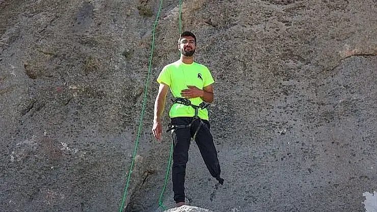 Engeline Rağmen Zirveye Tırmanıyor: Azat Ertan'ın Başarı Hikayesi