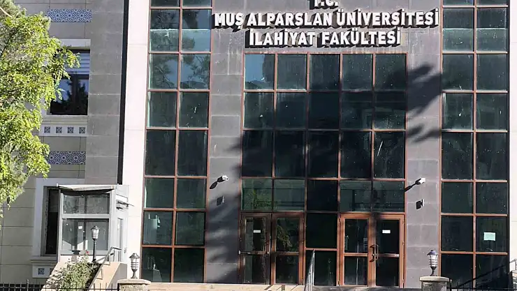 Engelli Asansörü Açılmadan Çalışmayan Merdivenler Tepki Topladı