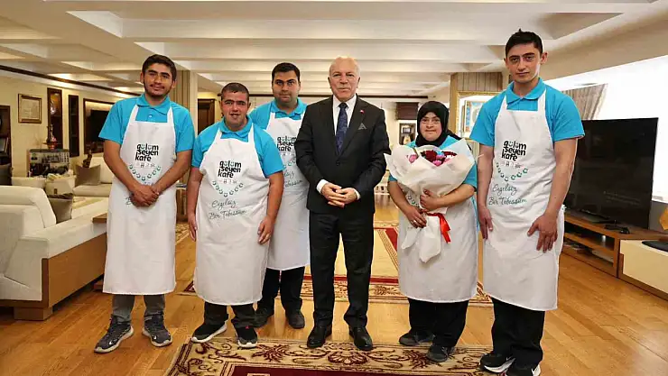 Engelli Gençler Gülümseyen Kafe ile Çalışma Hayatına Adım Attı