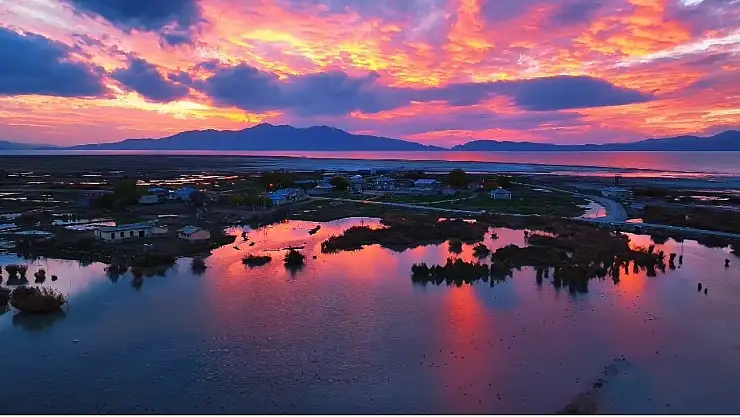 Erçek Gölü'nde Gün Batımı: Dronla Eşsiz Manzaralar Kaydedildi