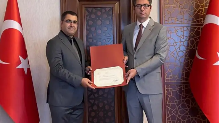 Erciş Kaymakamı Karaloğlu'ndan SYDV Müdürü Sefa Kaya'ya Teşekkür Belgesi