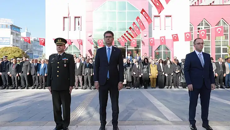 Erciş'te 10 Kasım Atatürk'ü Anma Programı Düzenlendi