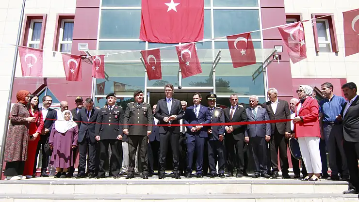 Erciş'te 15 Temmuz Demokrasi Günü'ne özel fotoğraf sergisi düzenlendi