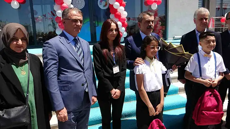 Erciş'te Bilim ve Sanat Merkezi açıldı, Bakan Tekin eğitimin önemine vurgu yaptı