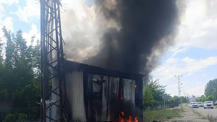 Erciş'te Elektrik Trafo Yangını Paniğe Neden Oldu!