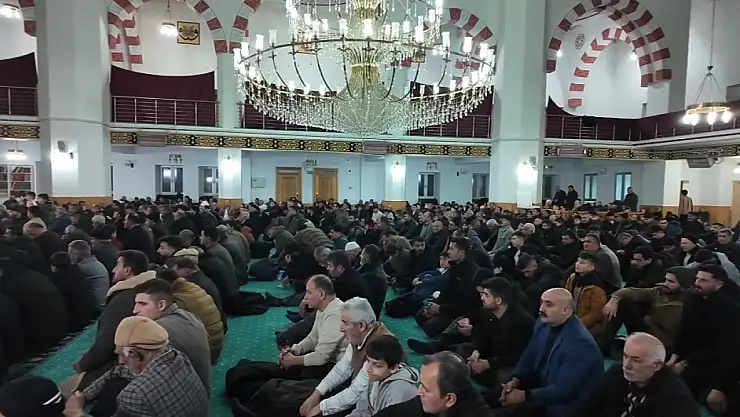 Erciş'te Kadir Gecesi manevi atmosferde idrak edildi