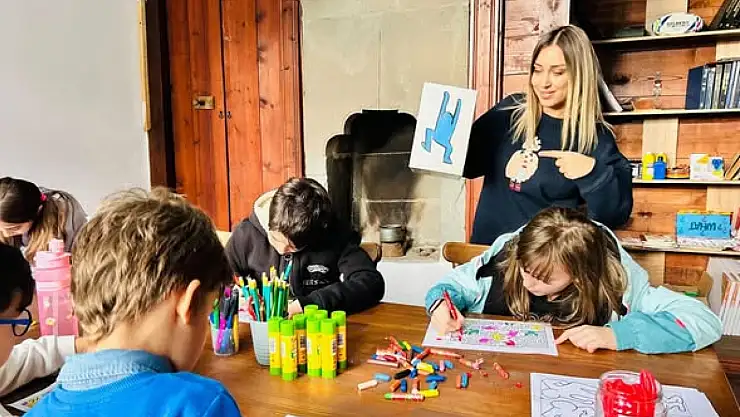 Erciş'te Luna Sirki Etkinliği Çocuklara Keyifli Anlar Yaşattı