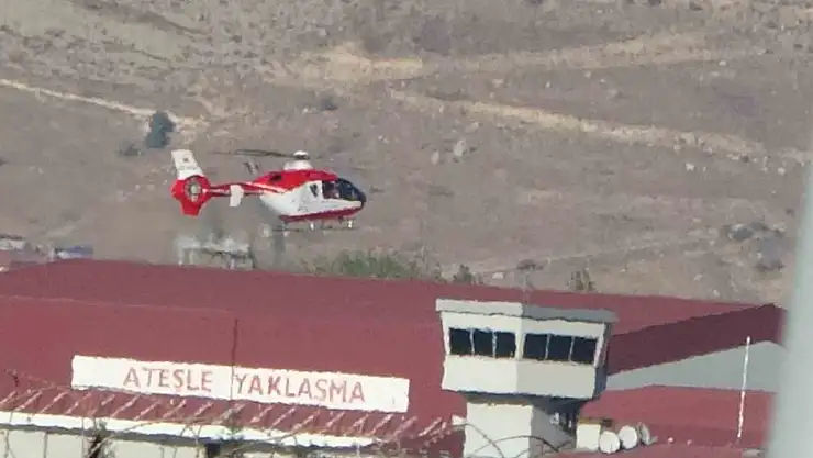 Erciş'te oksijen eksikliği yaşayan bebek, helikopterle Van'a sevk edildi