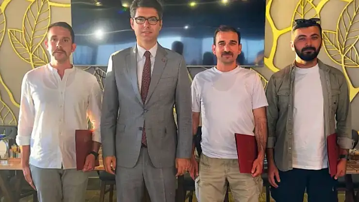 Erciş'te Veda Programı: Başarılı Personellere Teşekkür ve Başarı Belgeleri verildi