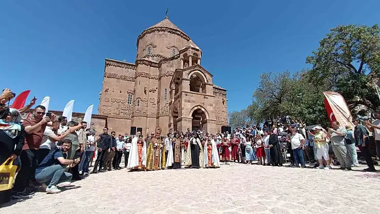 Ermeni Töreni Tamamlandı: Geleneksel Ritüel Nihayetlendi