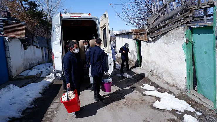 Erzurum Büyükşehir Belediyesi'nden yaşlılara bayram temizliği desteği
