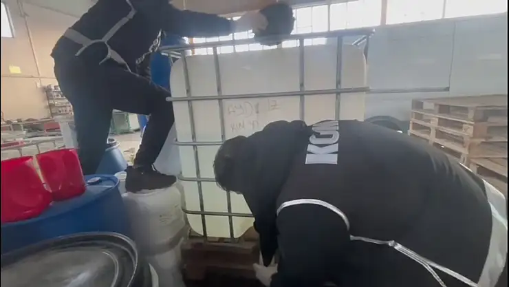 Erzurum'da 1 ton metil alkol ele geçirildi