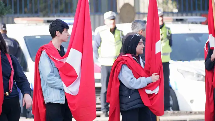 Erzurum'da 10 Kasım Anma Töreni: Atatürk İçin Saygı Duruşu ve Çelenk Sunumu