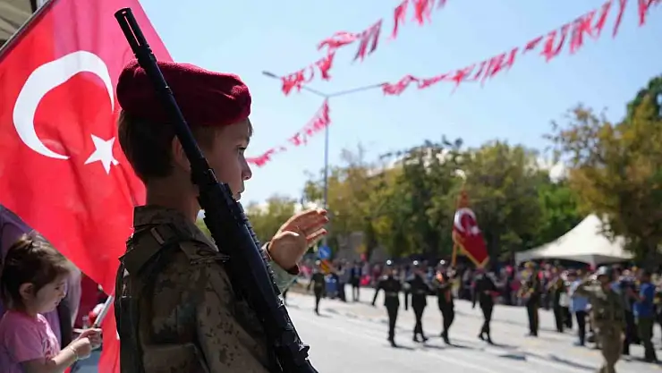 Erzurum'da 30 Ağustos Zafer Bayramı coşkuyla kutlandı, mehter takımı ve geçit töreni yapıldı