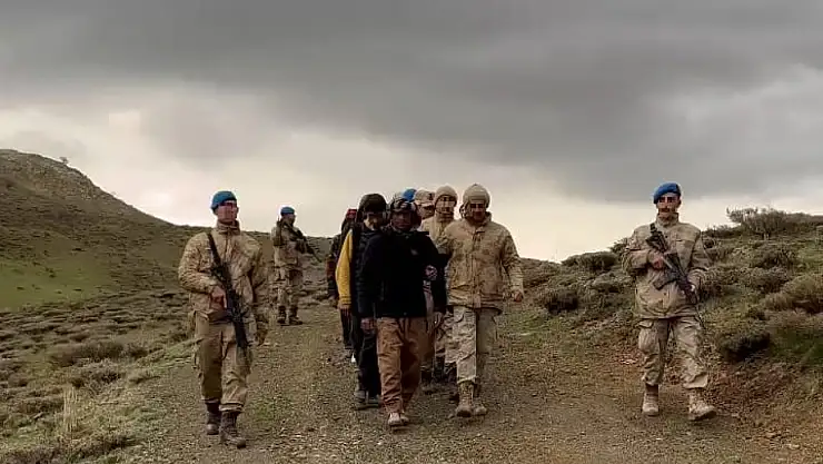 Erzurum'da 62 göçmen yakalandı, kaçakçı tutuklandı! Jandarma mücadeleye devam ediyor