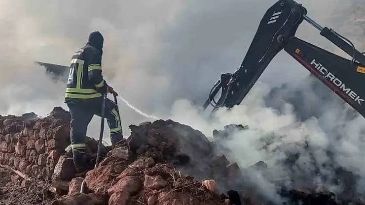 Erzurum'da ahır yangınında 21 büyükbaş hayvan telef oldu