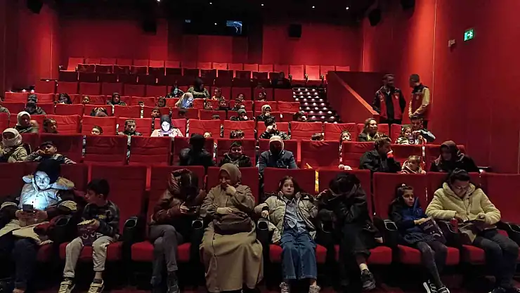 Erzurum'da aile sıcaklığı sinema salonuna taşındı
