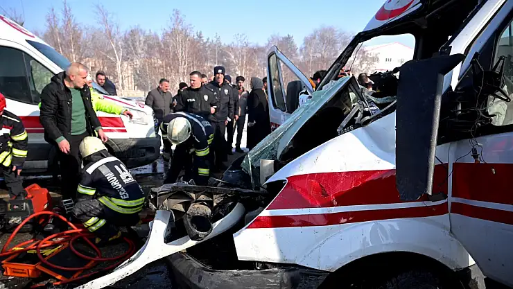 Erzurum'da ambulansların da karıştığı zincirleme kaza: 9 yaralı