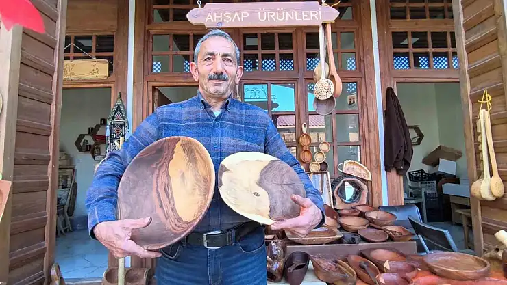 Erzurum'da Aşur Taş ve Halil Karaağaç, El Oymacılığı Geleneğini Yaşatıyor