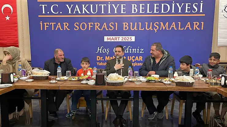 Erzurum'da Başkan Uçar, ayakkabı boyacıları iftar sofrasında buluştu