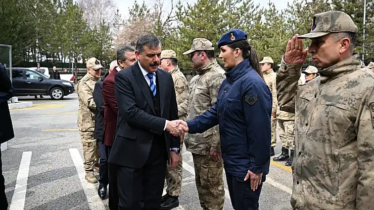 Erzurum'da bayram nöbeti tutan askerlere vefa ziyaret
